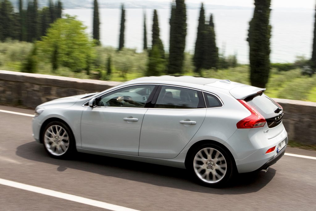 Volvo V40 D4 Geartronic Momentum (2012)
