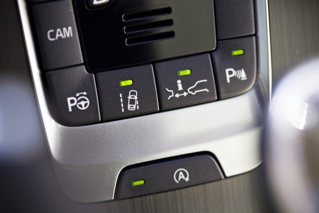 Volvo V40 D4 Geartronic Momentum knopjes (2012)