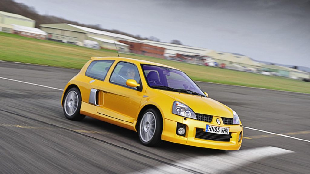 Richard Hammond in de Renault Clio V6