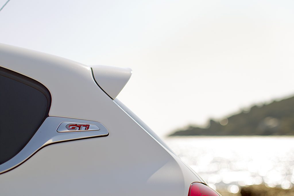 Peugeot 208 GTi spoiler (2013)
