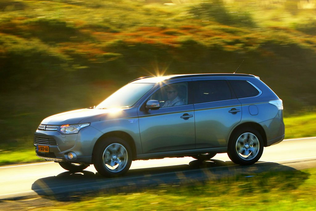 Mitsubishi Outlander PHEV (2014)