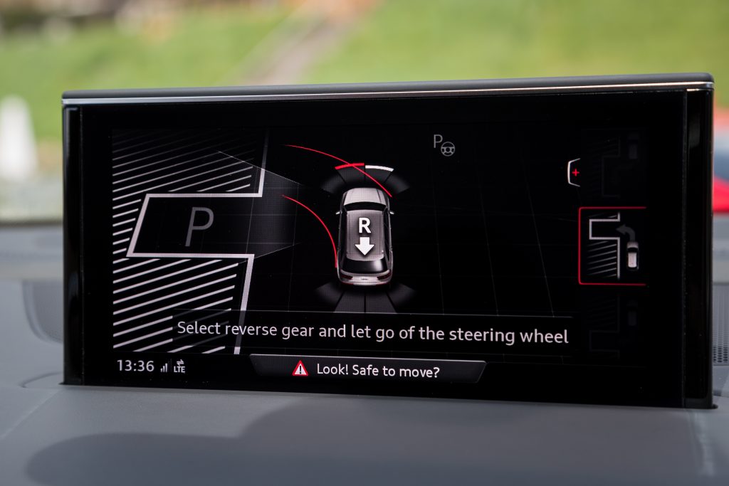 Audi Q7 3.0 TDI Quattro Tiptronic display (2015)
