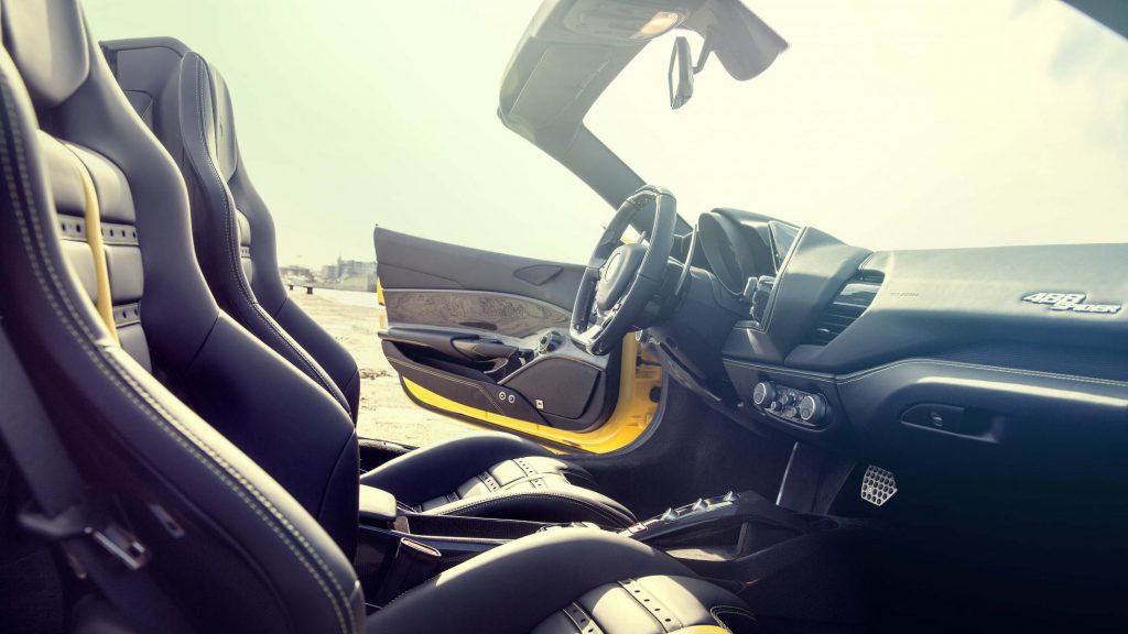 Ferrari 488 Spider interieur (2016)