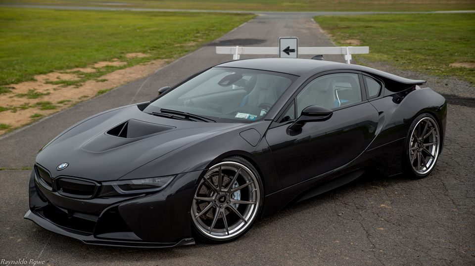 volledig zwarte bmw i8