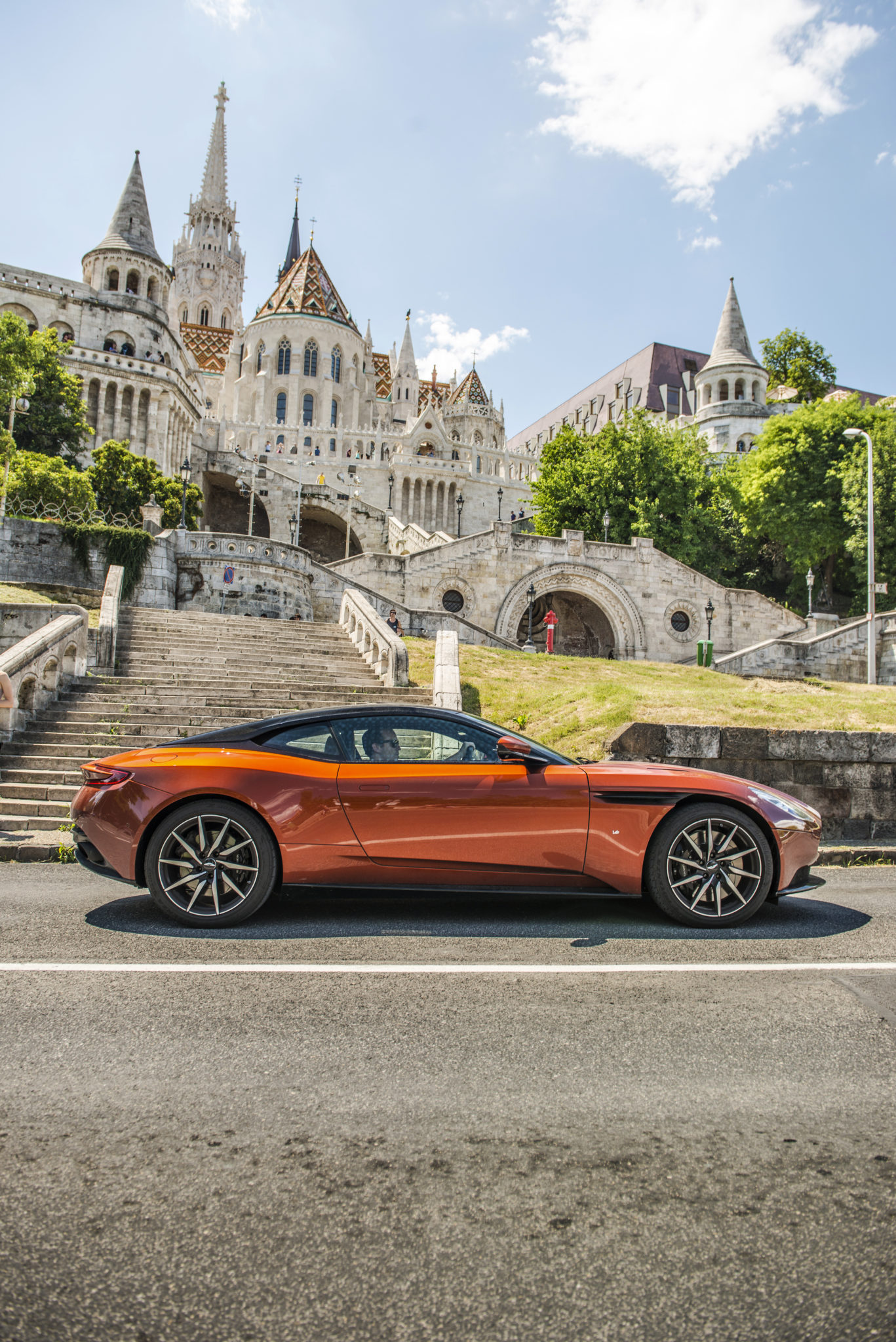 Aston Martin DB11