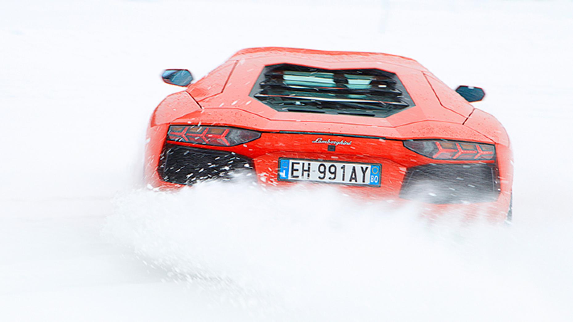 sneeuwkanonnen lamborghini huracan sneeuw