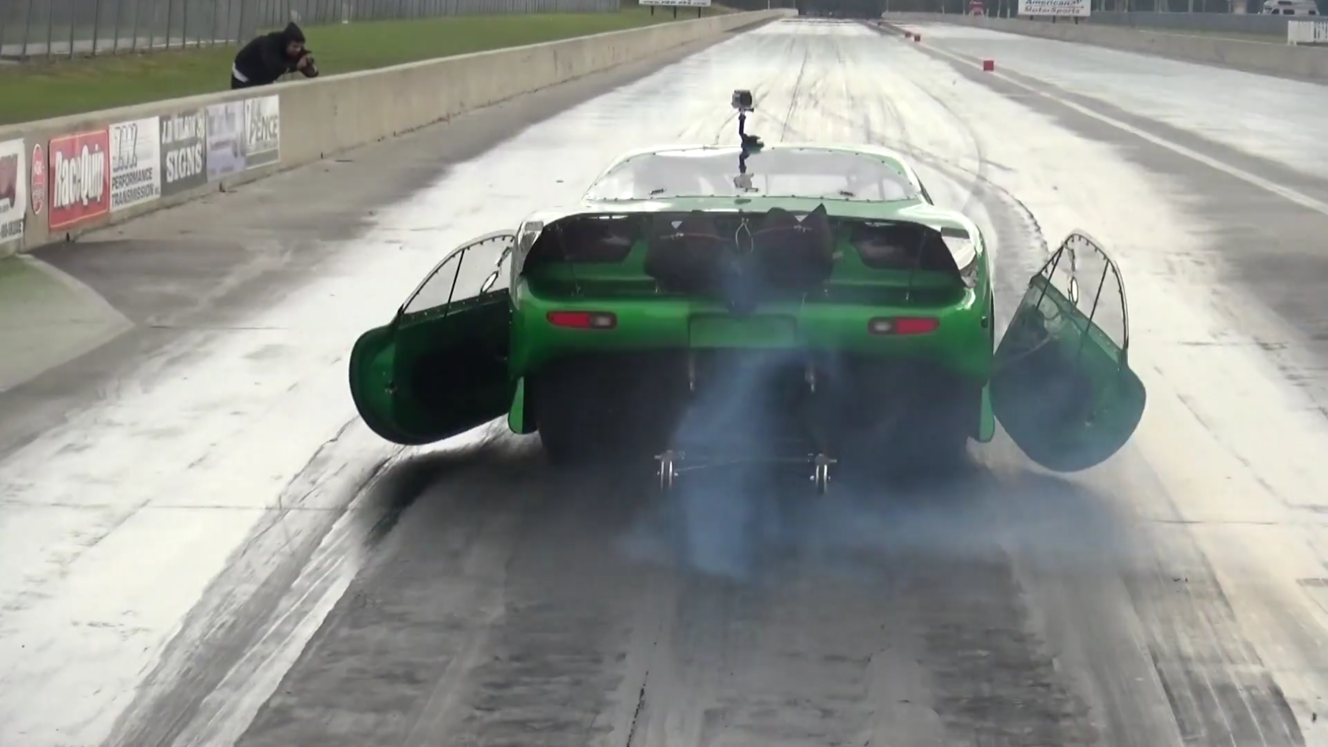 dragracer verliest beide deuren