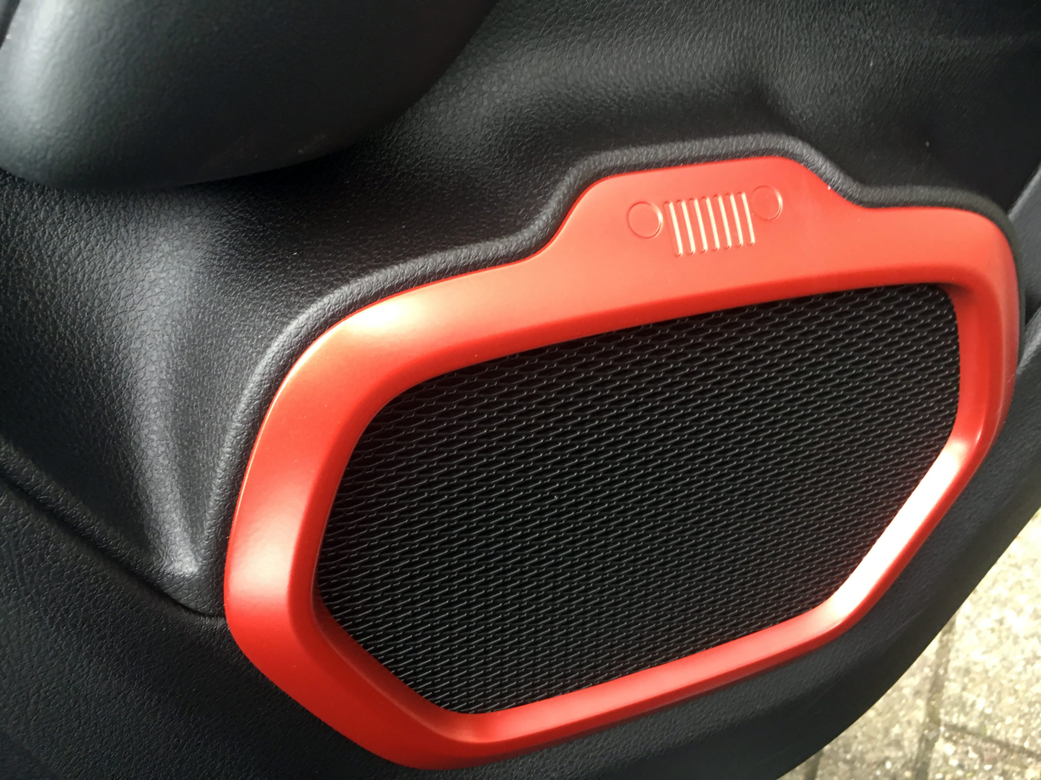 Jeep Renegade willys speaker