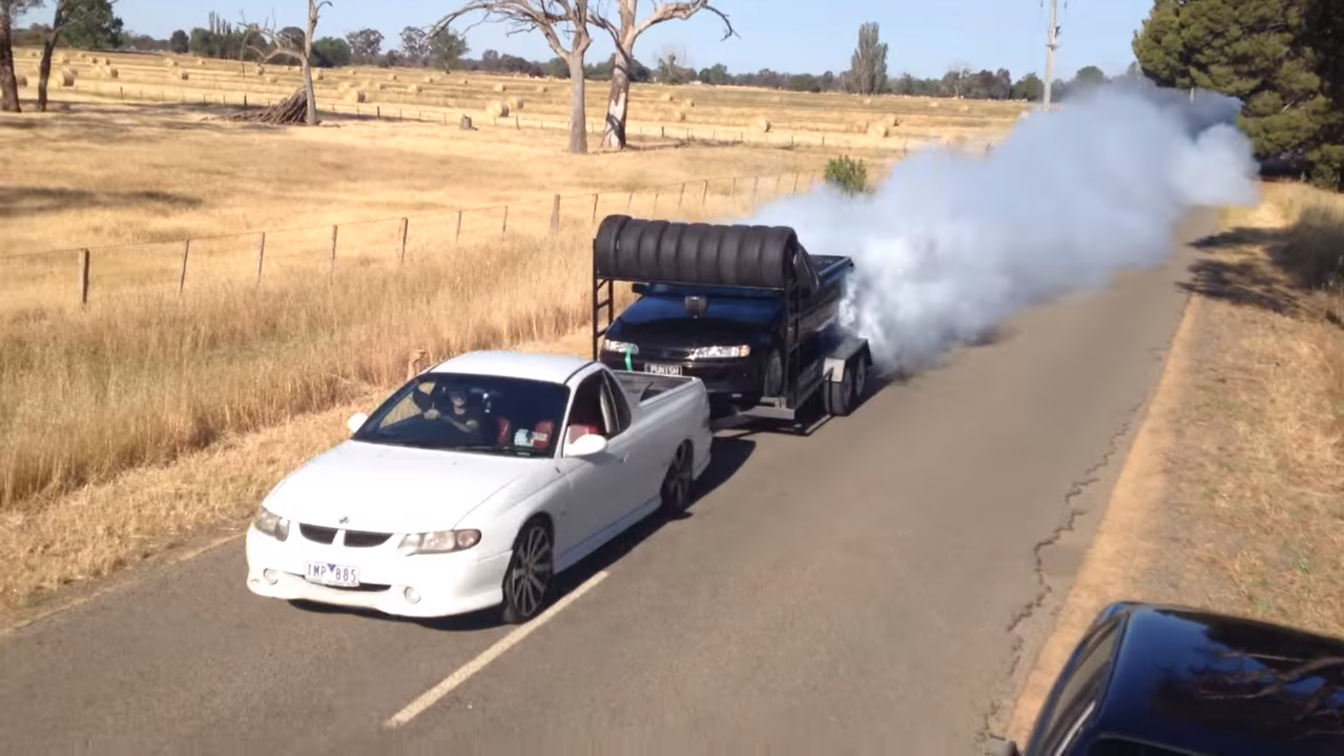 burnout op een rijdende trailer