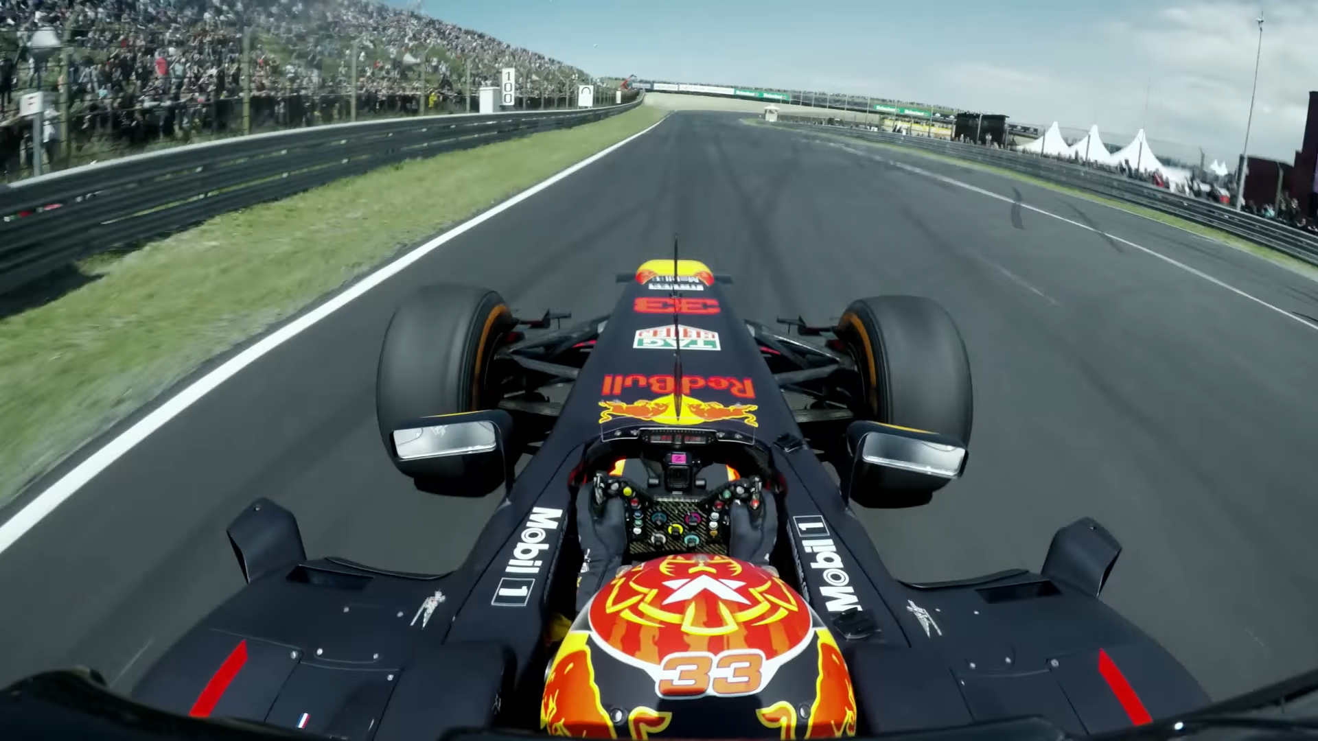 Max Verstappen op Circuit Zandvoort in de RB8