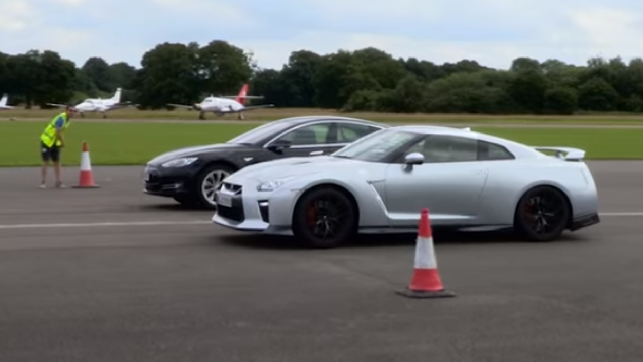 Tesla Model S P90D vs Nissan GT-R