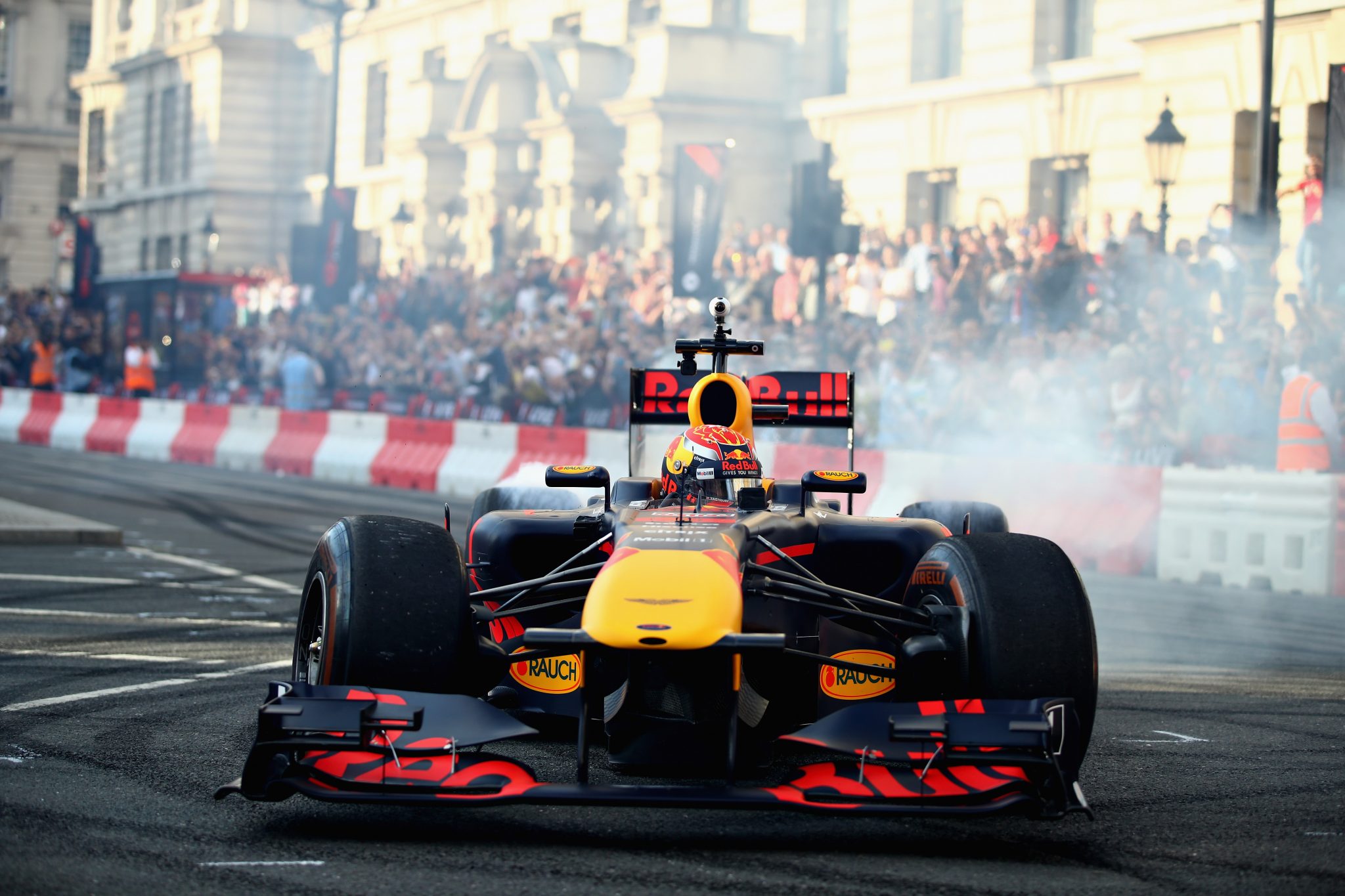 Verstappen door de straten van Londen