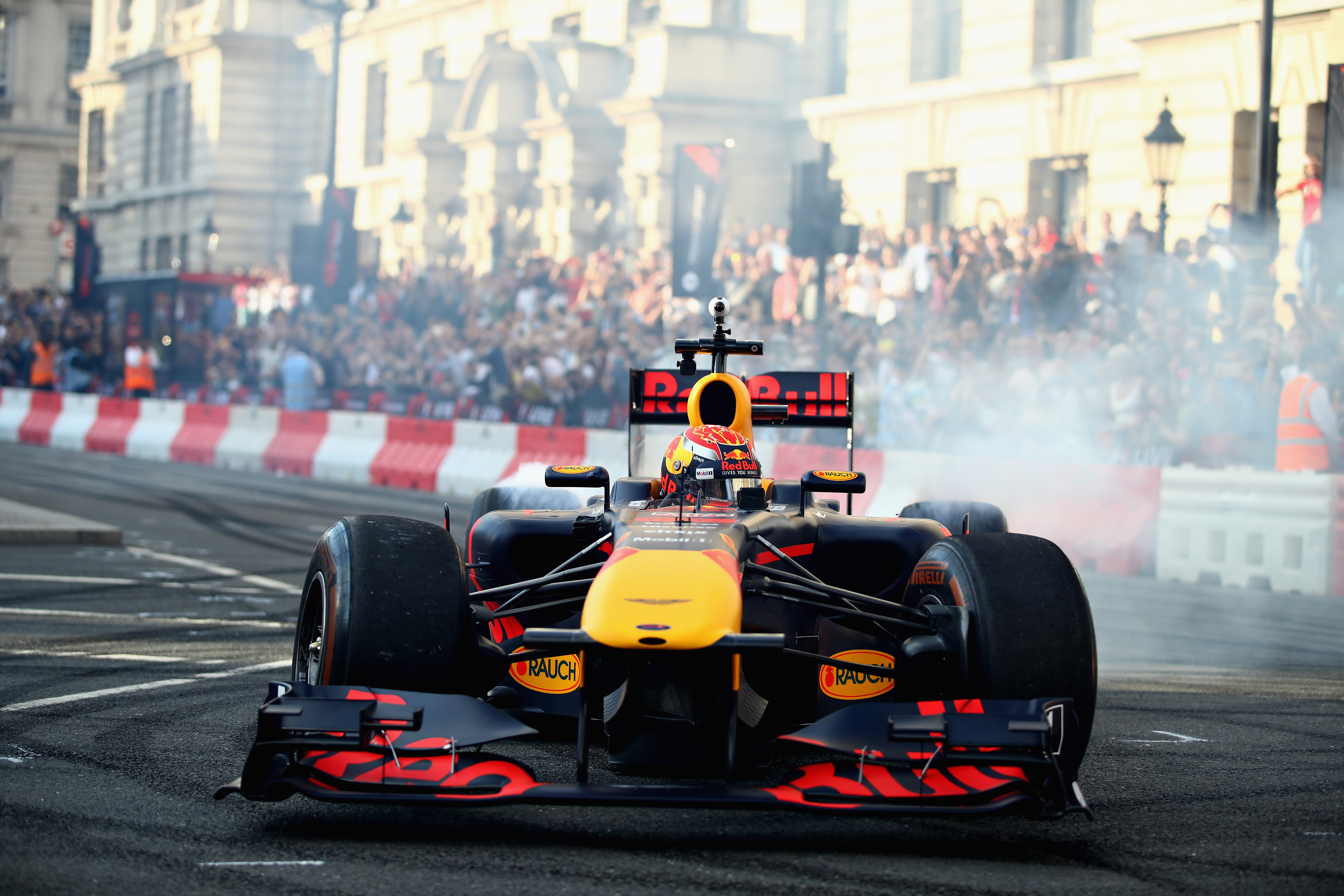 Verstappen door de straten van Londen