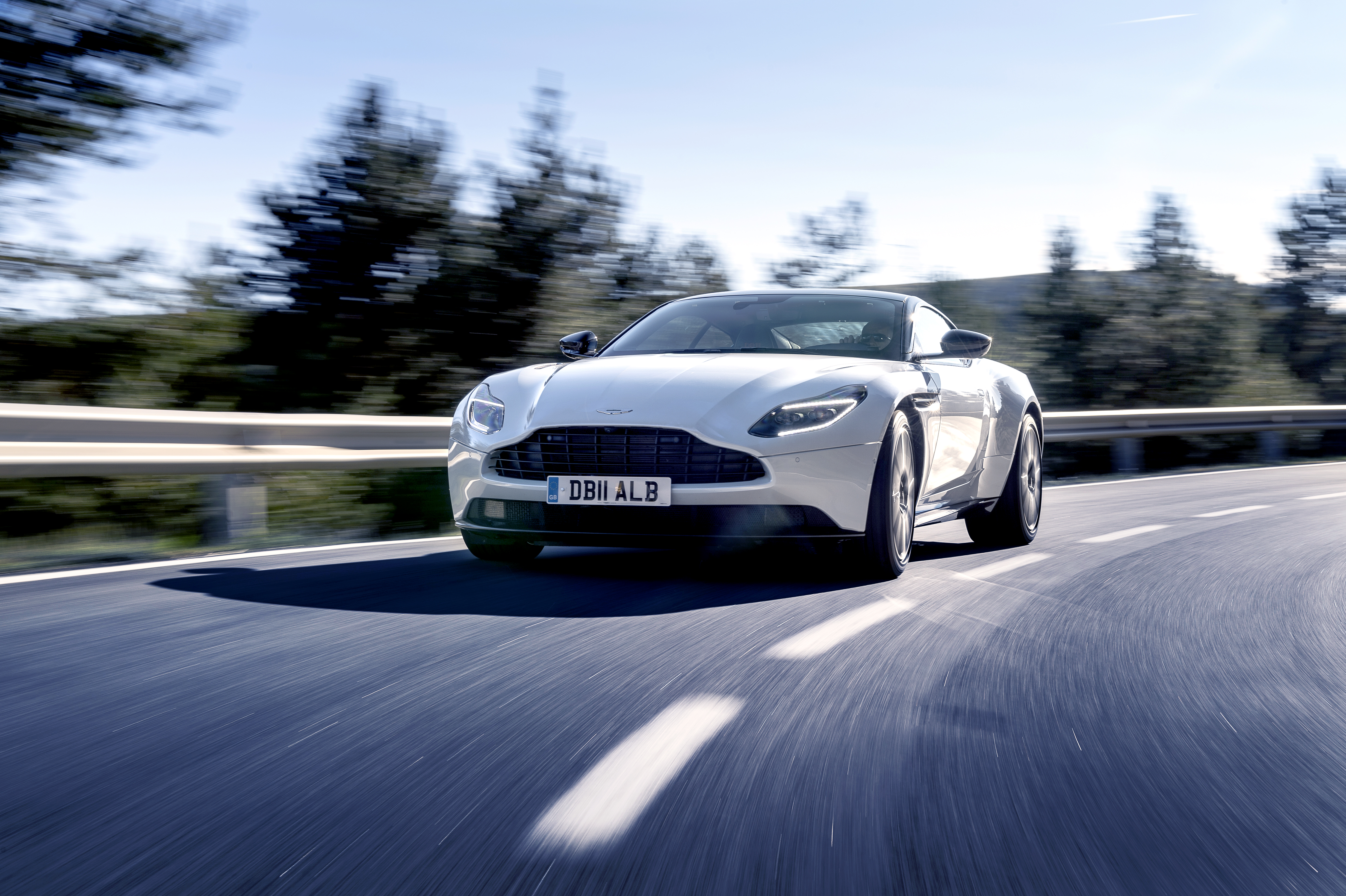 Aston Martin DB11 V8