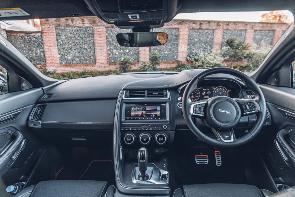 Jaguar E-Pace P300 R-Dynamic HSE interieur (2018)