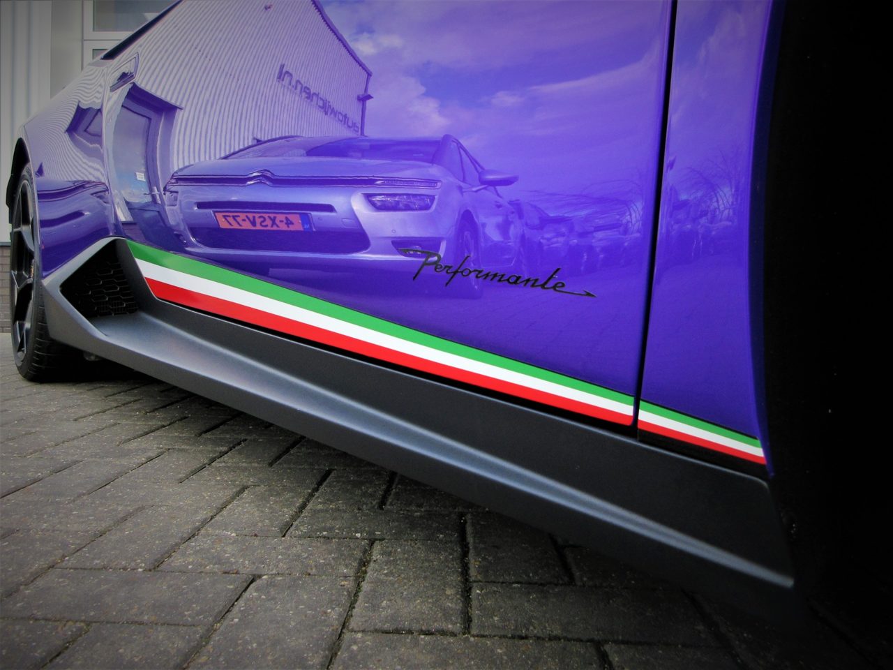 Lamboghini Huracán 'Purplemante' is wel/niet/misschien te koop in Nederland