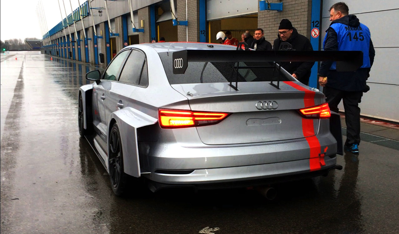 Audi RS 3 LMS op Assen met Robin Frijns