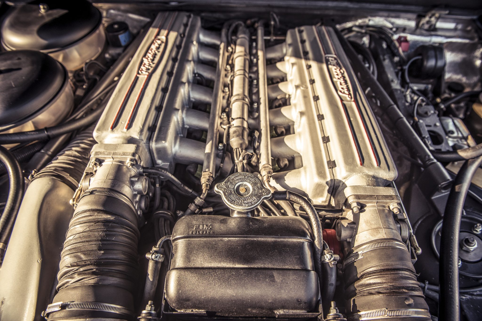 Lamborghini LM002 motor (1986)