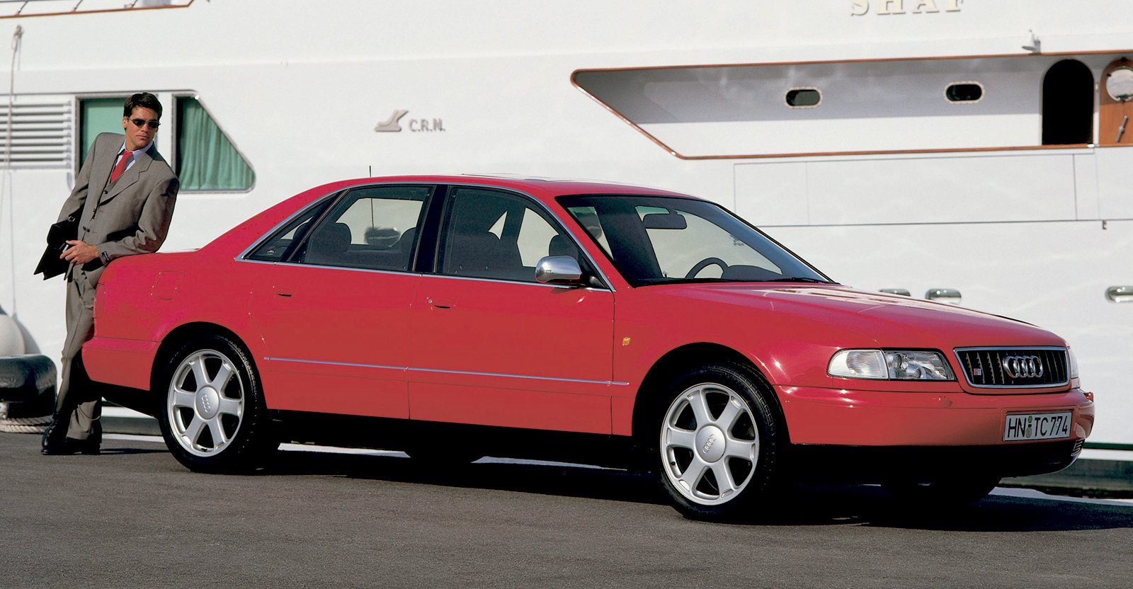 Audi S8 met coole man