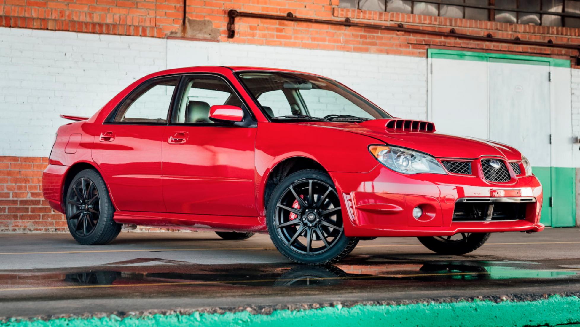 rode Subaru WRX uit Baby Driver