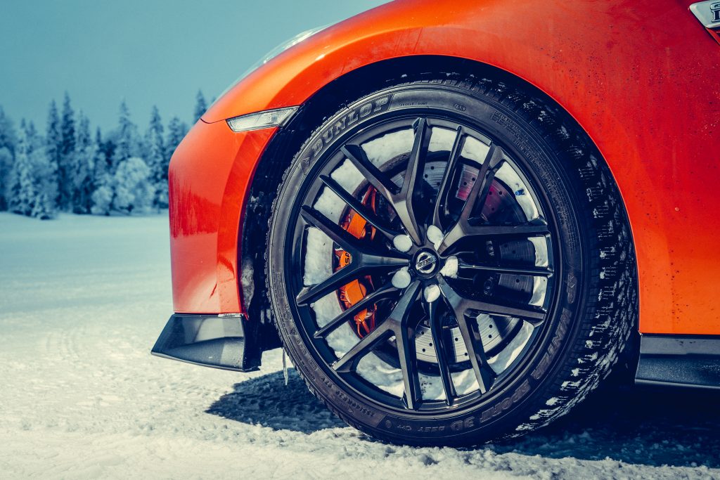 Tesla Model S P100D vs Nissan GT-R