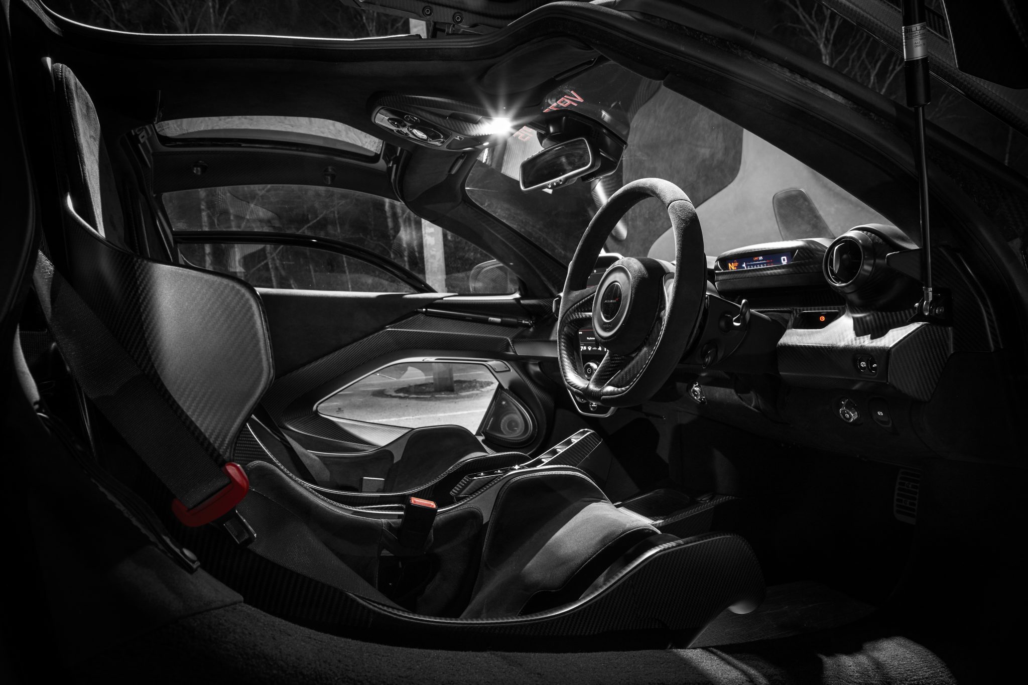 mclaren senna interieur