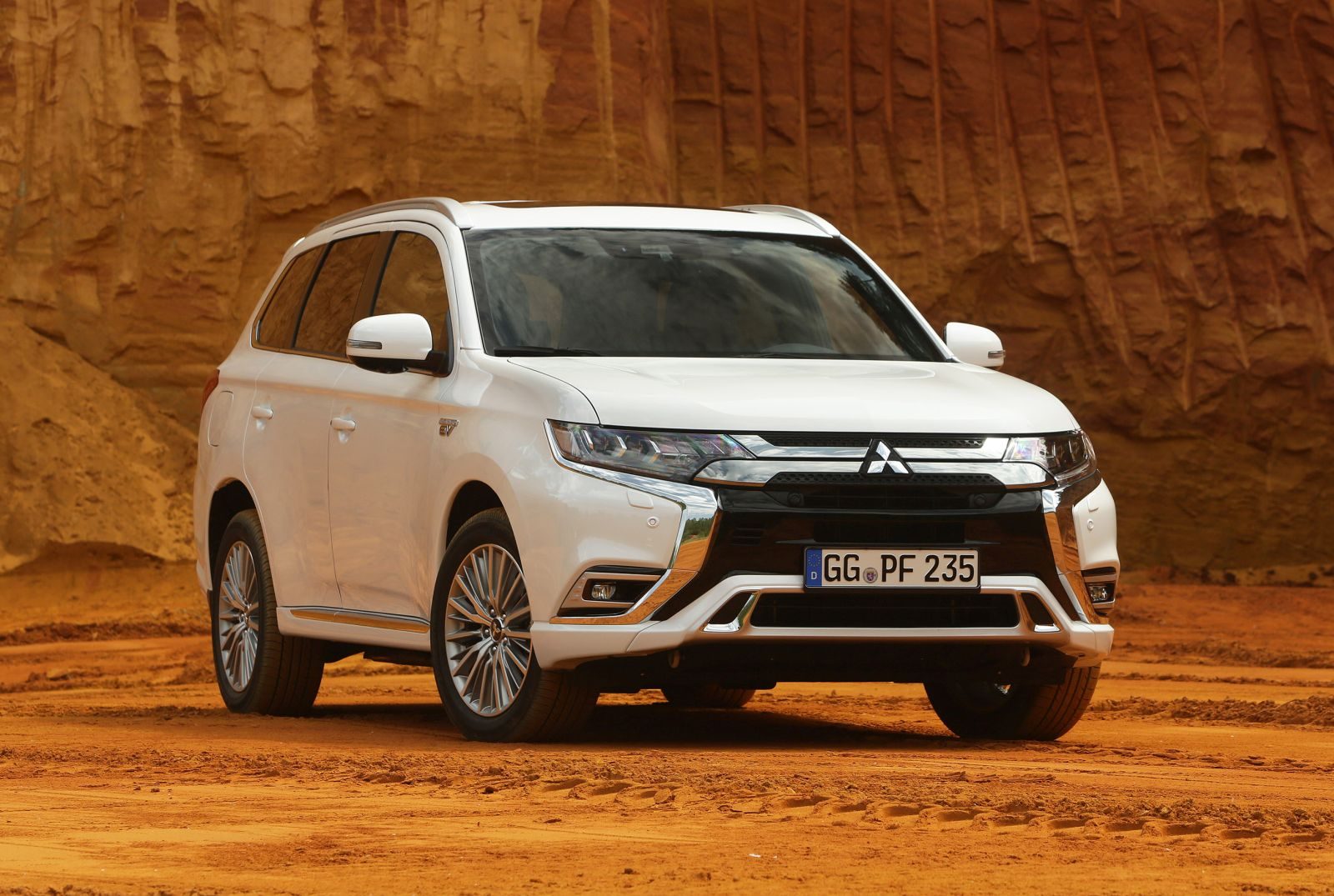 Mitsubishi Outlander PHEV facelift 2018