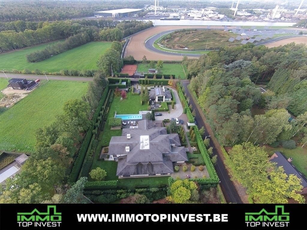 Villa naast Circuit Zolder te koop