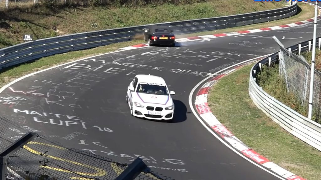 Mazda MX-5 crasht bijna