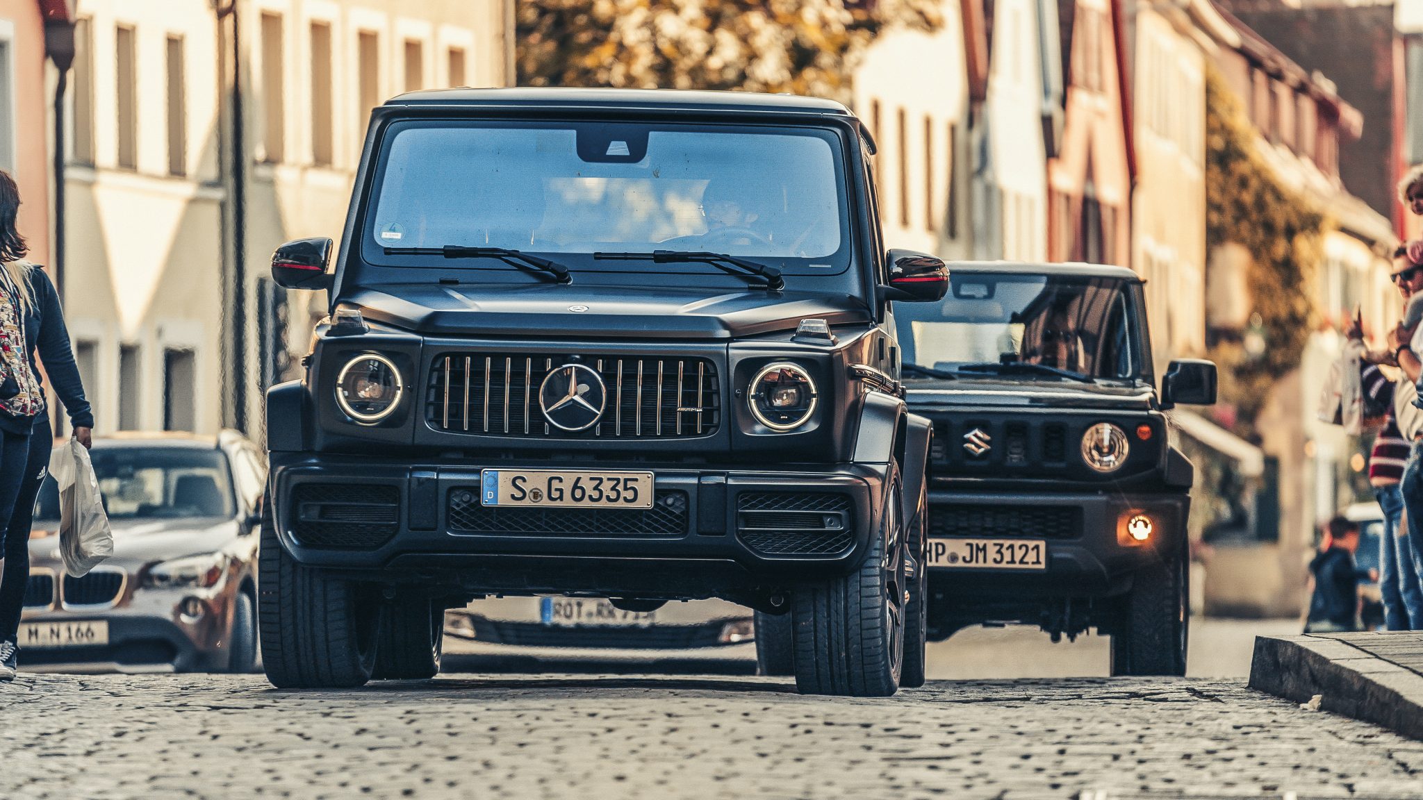 Mercedes-AMG G 63 en de Suzuki Jimny
