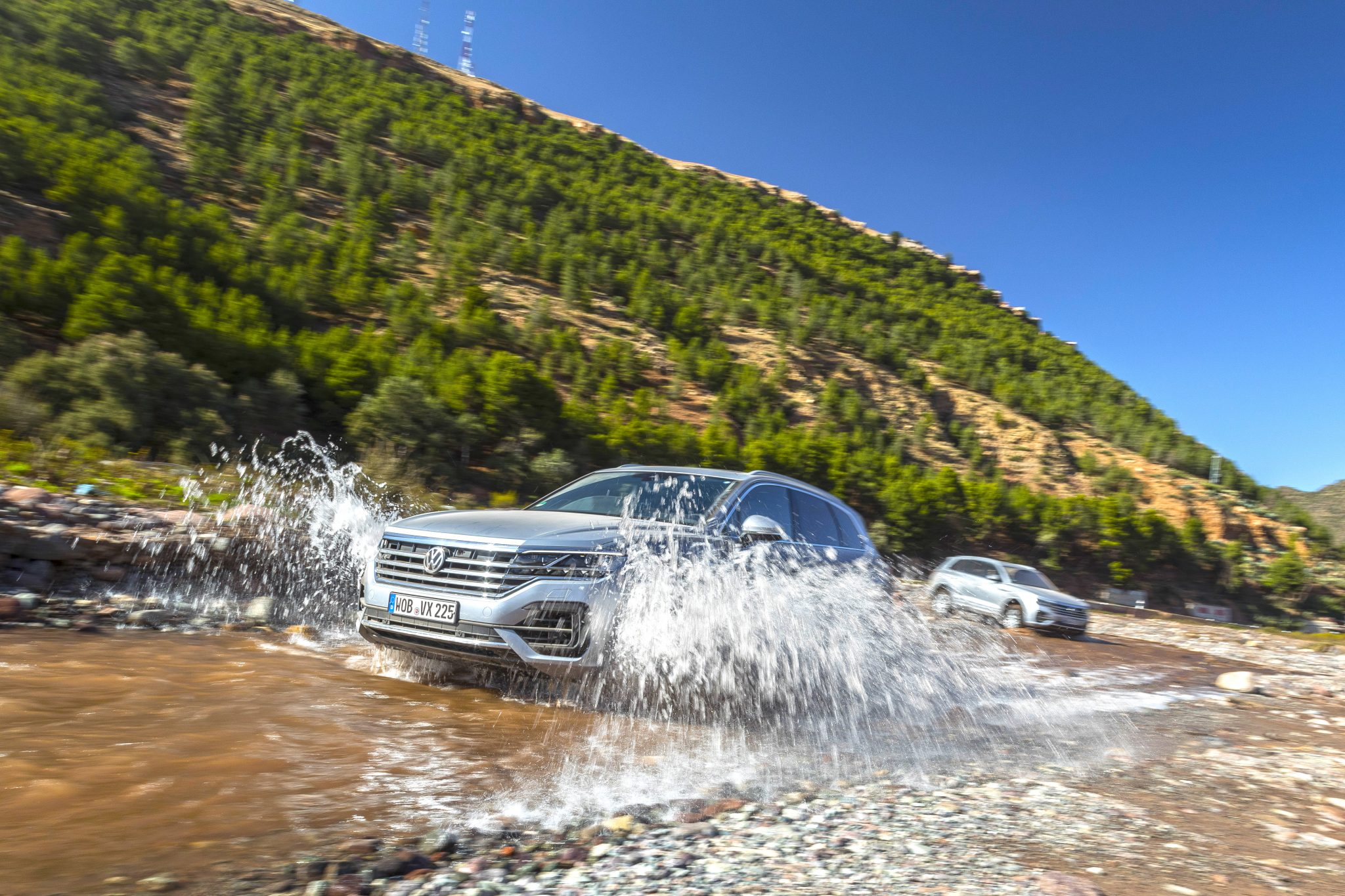 Volkswagen Touareg door de rivier