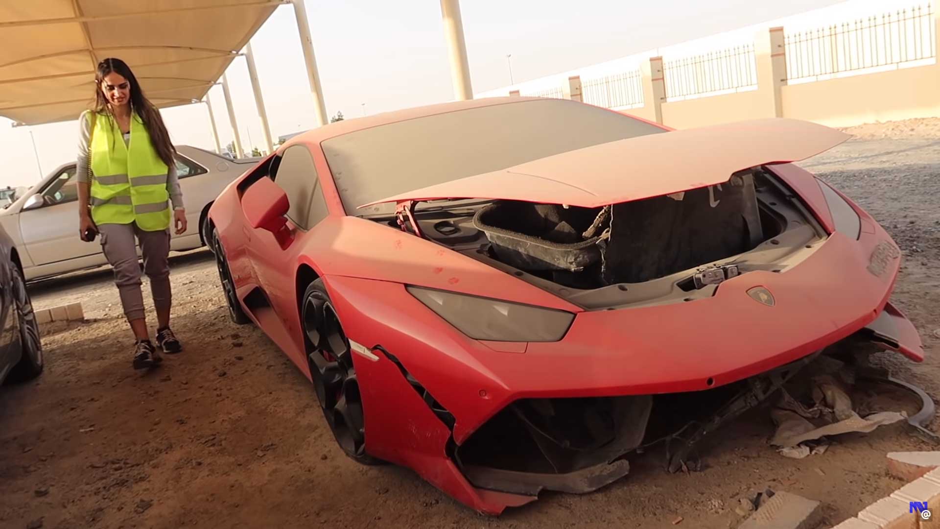 Autosloperijen in Dubai staan vol opulent botsspul