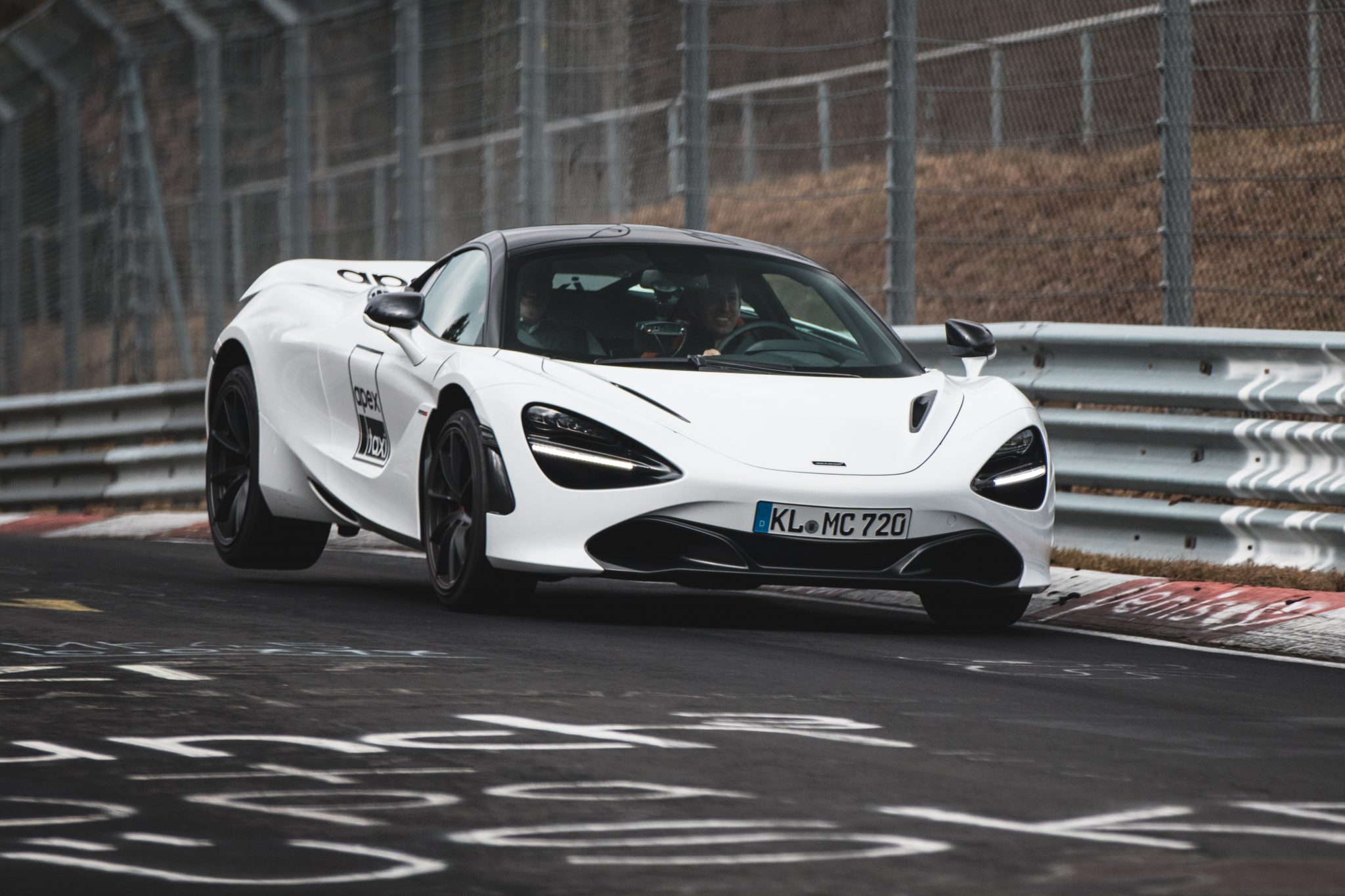 McLaren 720S Apex Taxi op de Nurburgring Nordschleife