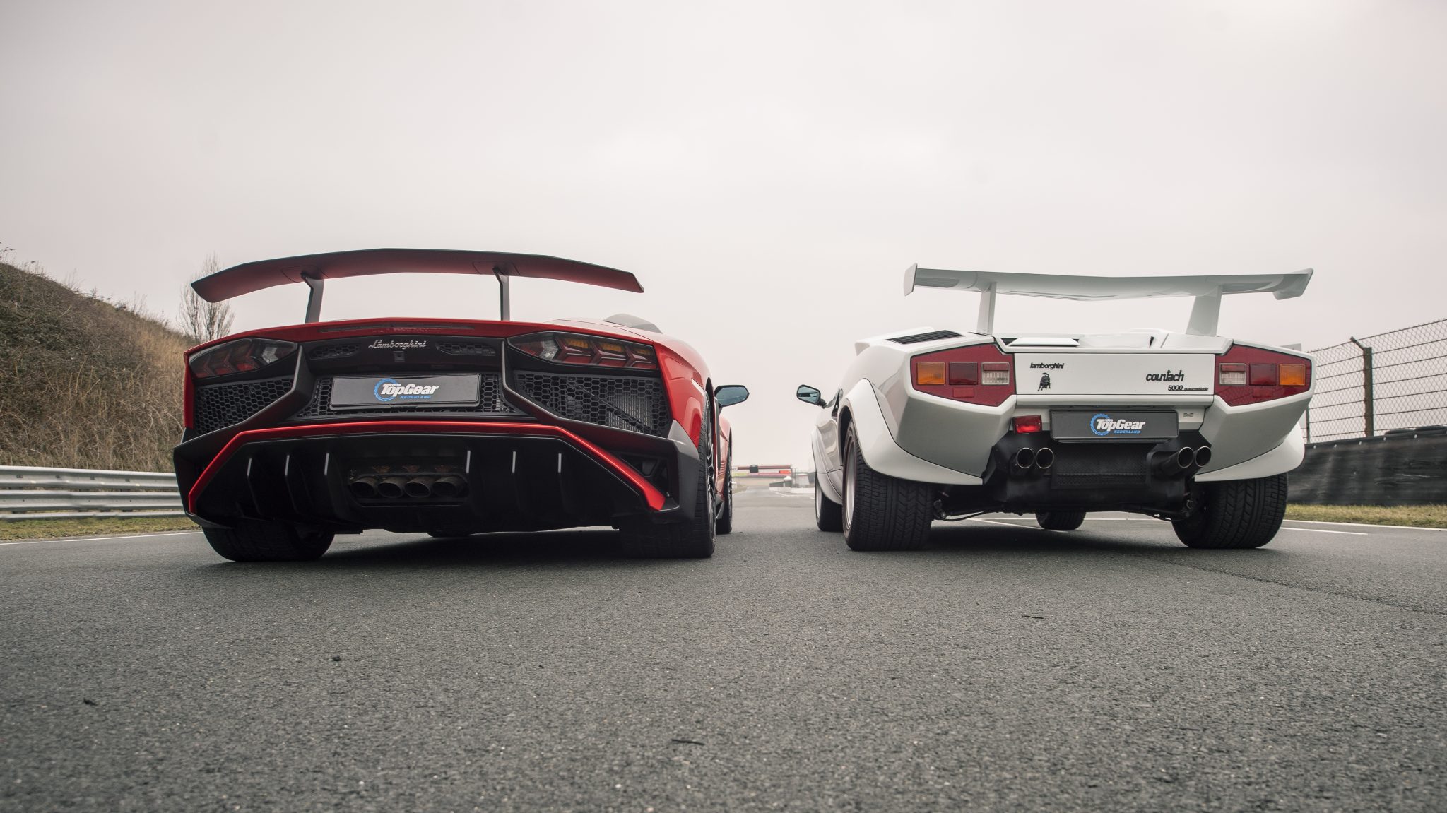 Lamborghini Aventador SV Roadster vs Lamborghini Countach 5000 QV