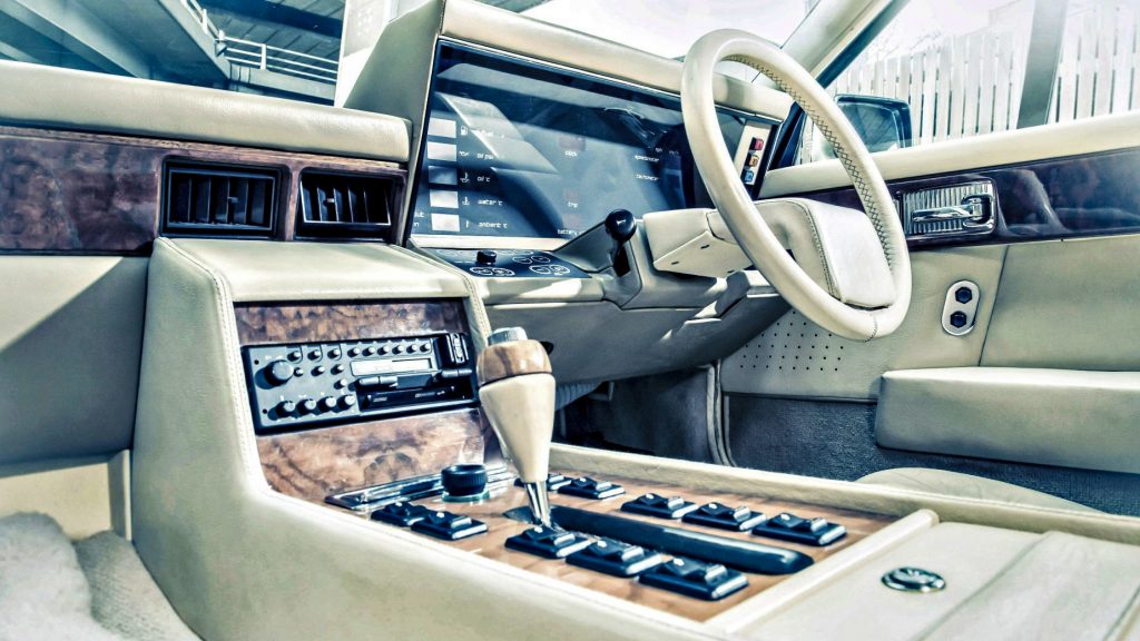 Aston Martin Lagonda interieur dashboard Top 9: Britse Autoblunders