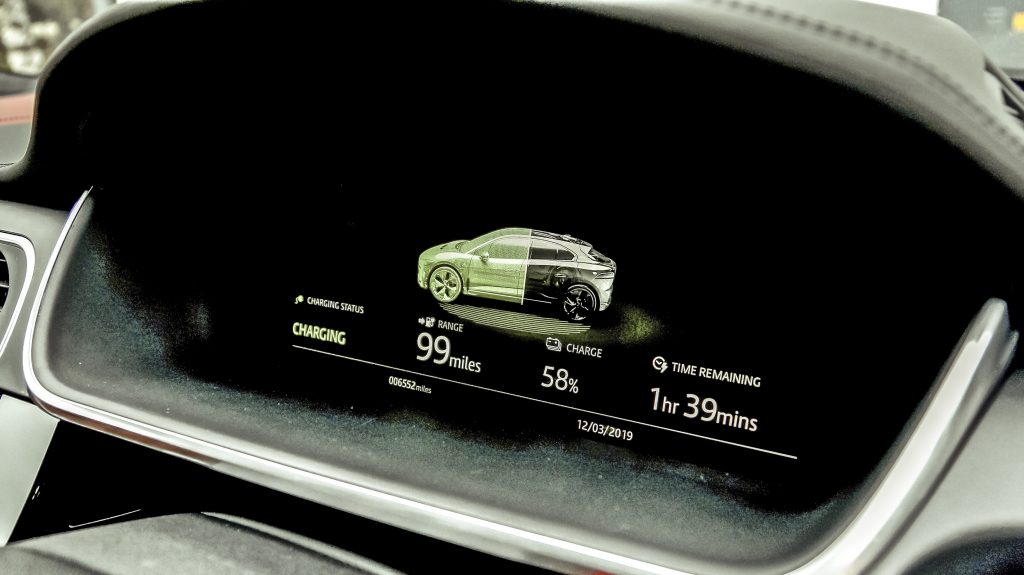Jaguar I-Pace EV400 interieur scherm - Elektrische gezinsautos