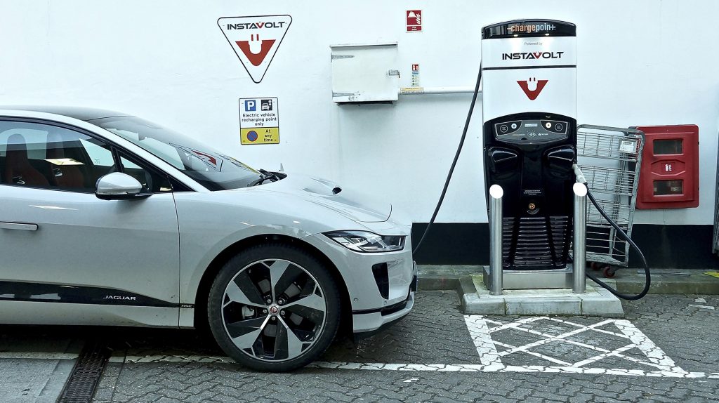 Jaguar I-Pace EV400 laden - Elektrische gezinsautos