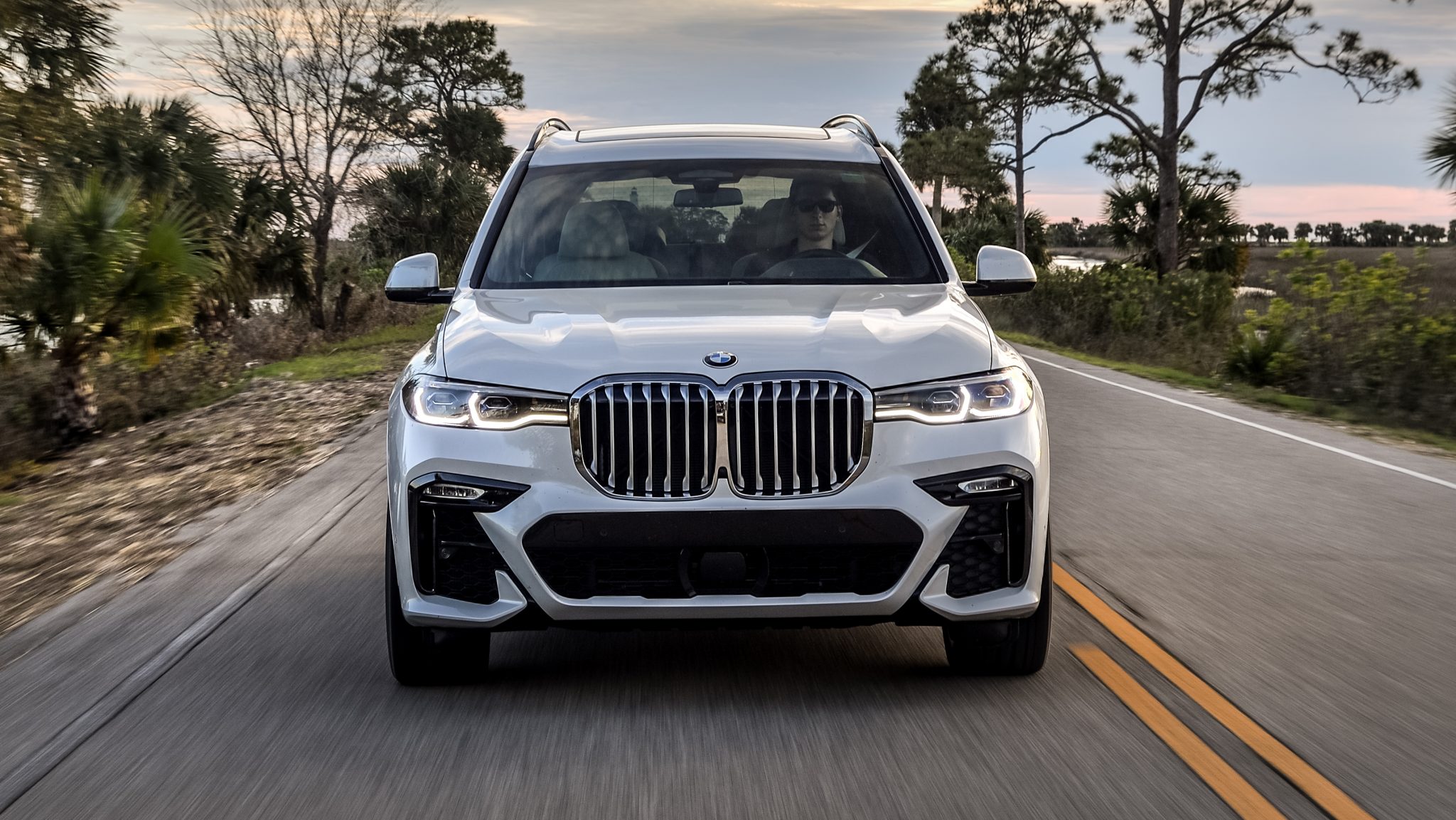 BMW X7 M50i