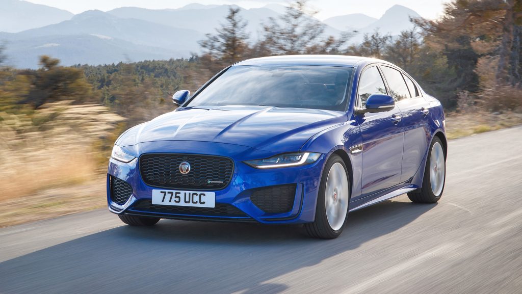 Jaguar XE P300 AWD R-Dynamic