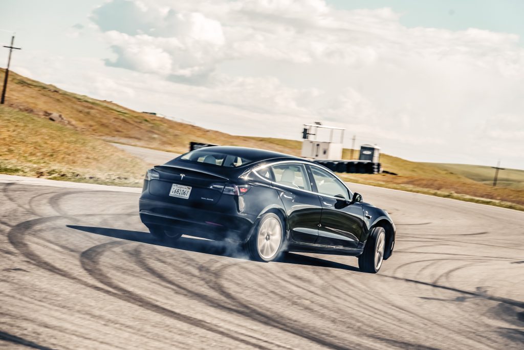 Tesla Model 3 vs BMW M3