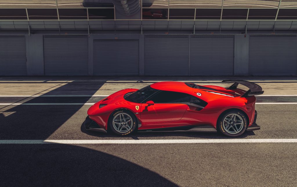 Ferrari P80/C pitstraat