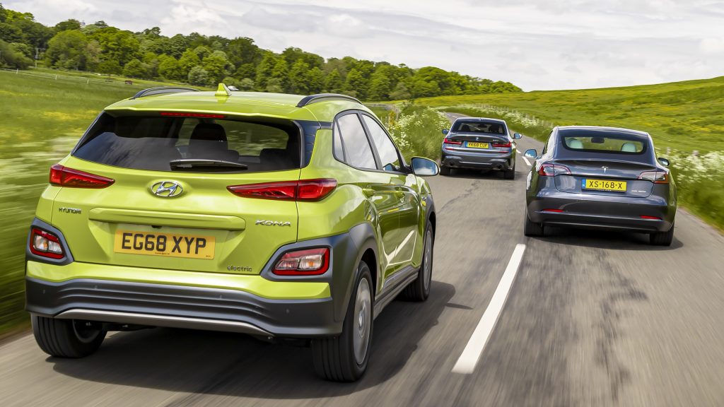 Tesla Model 3 BMW 330i M Sport Hyundai Kona Electric Premium test uit TG170 achter rijdend