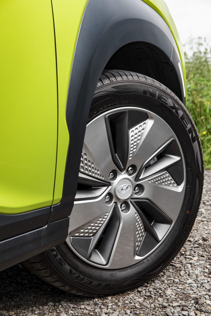Hyundai Kona Electric Premium detail wiel