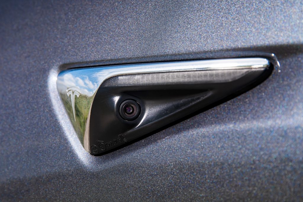 Tesla Model 3 camera aan zijkant