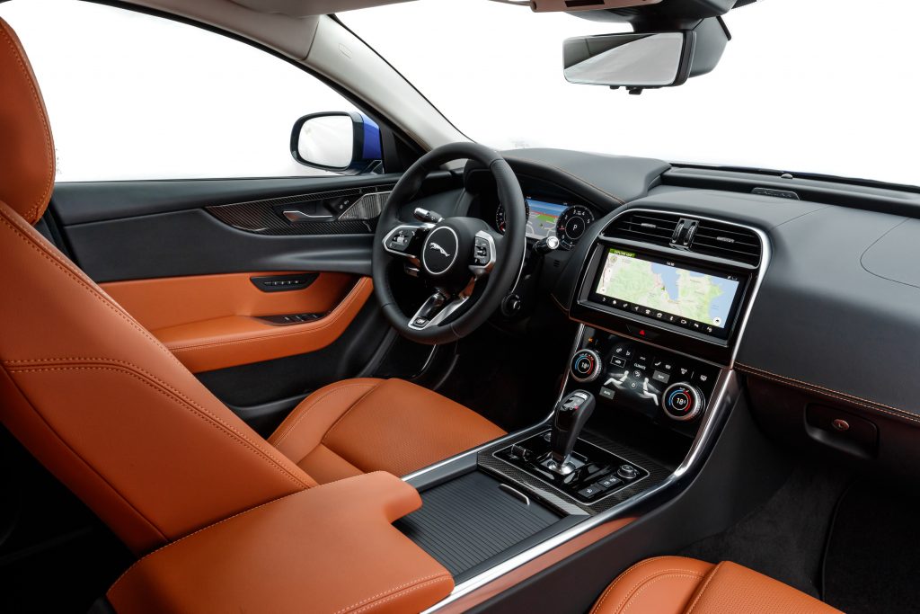 Jaguar XE P300