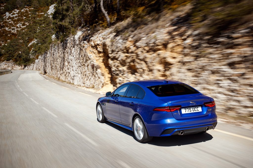 Jaguar XE P300