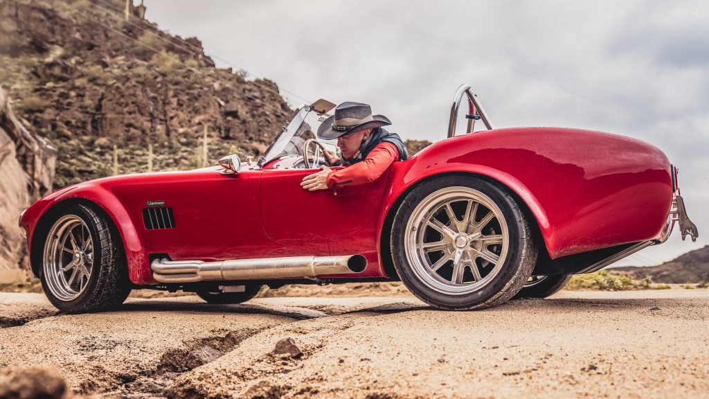 AC Cobra linker zij