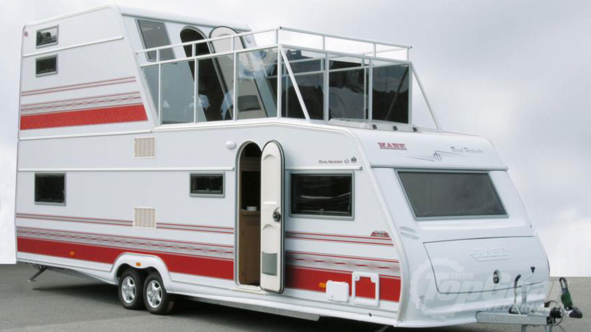 Caravan met twee verdiepingen en een dakterras