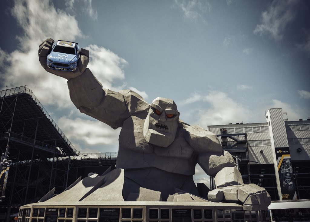 Nissan GT-R50 beeld bij Monster Mile Nascar baan Dover