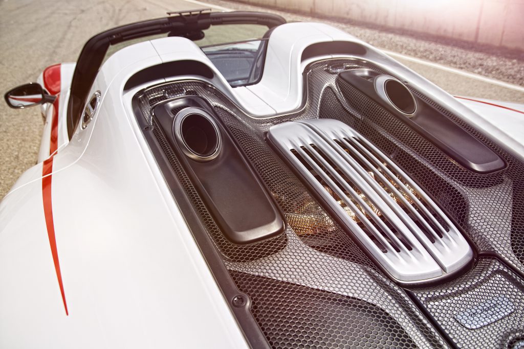 Porsche 918 Spyder boven uitlaten